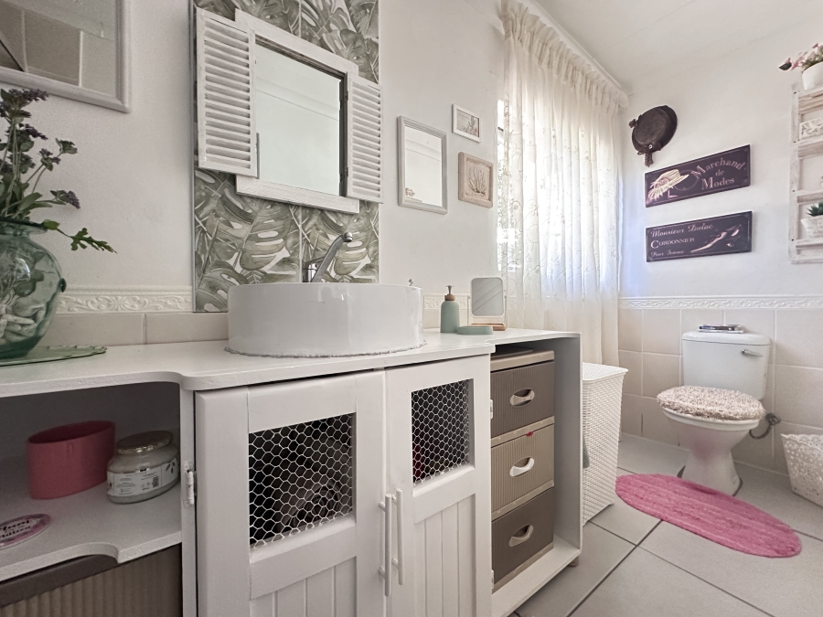2 Bedroom Property for Sale in Stilbaai Oos Western Cape